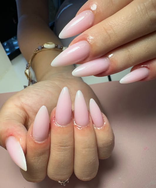 Thonjë me xhel dhe nail art në Durrës 1