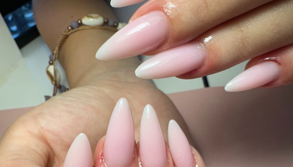 Thonjë me xhel dhe nail art në Durrës – Beauty Salon Meri
